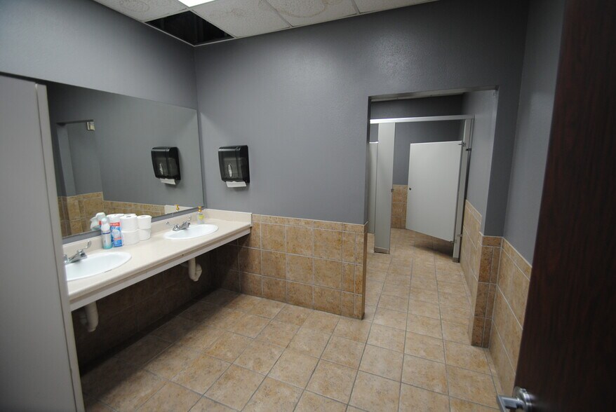 More Photos Of 13802 Murphy Rd, Stafford Research And Development For Sale