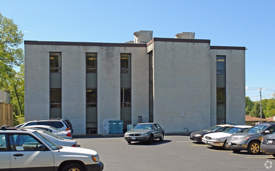 More Photos Of 625 Middle Country Rd, Coram Office For Lease