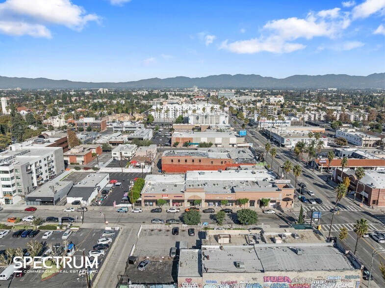 More Photos Of 6451-6453 Van Nuys Blvd, Van Nuys Storefront For Lease