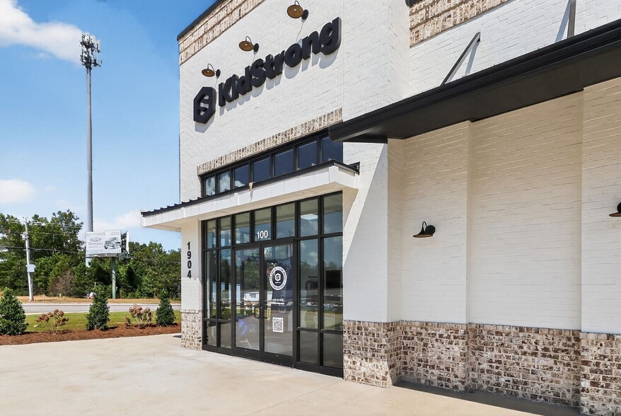 More Photos Of 1904 Houston Lake Rd, Perry Storefront For Sale