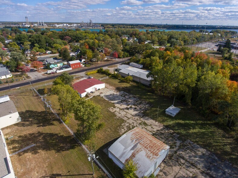 More Photos Of 3905 32nd St, Port Huron Truck Terminal For Sale