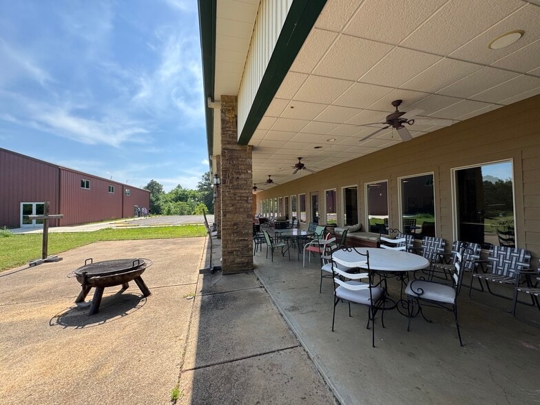 More Photos Of 2130 Country Club Rd, Palestine Golf Course Driving Range For Sale