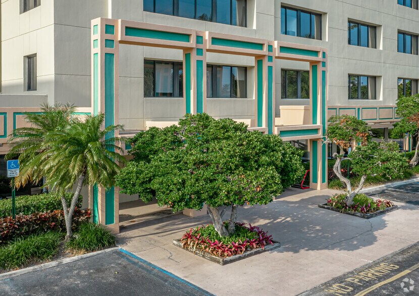 More Photos Of 915 Middle River Dr, Fort Lauderdale Office For Lease