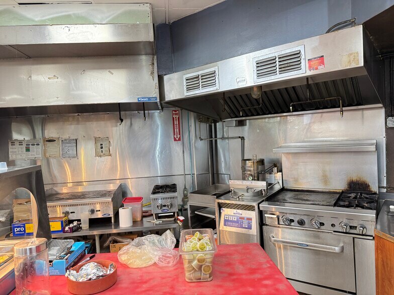 More Photos Of 8899 North Loop E, Houston Service Station For Sale