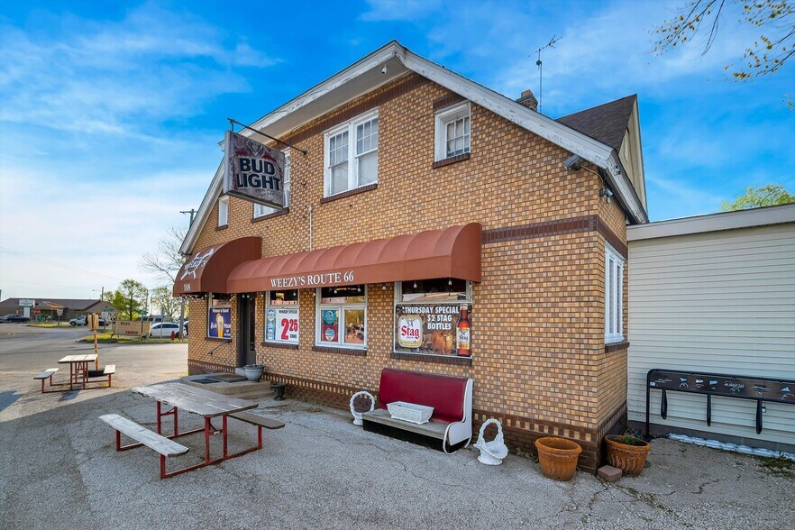More Photos Of 108 S Old US Route 66, Hamel Restaurant For Sale