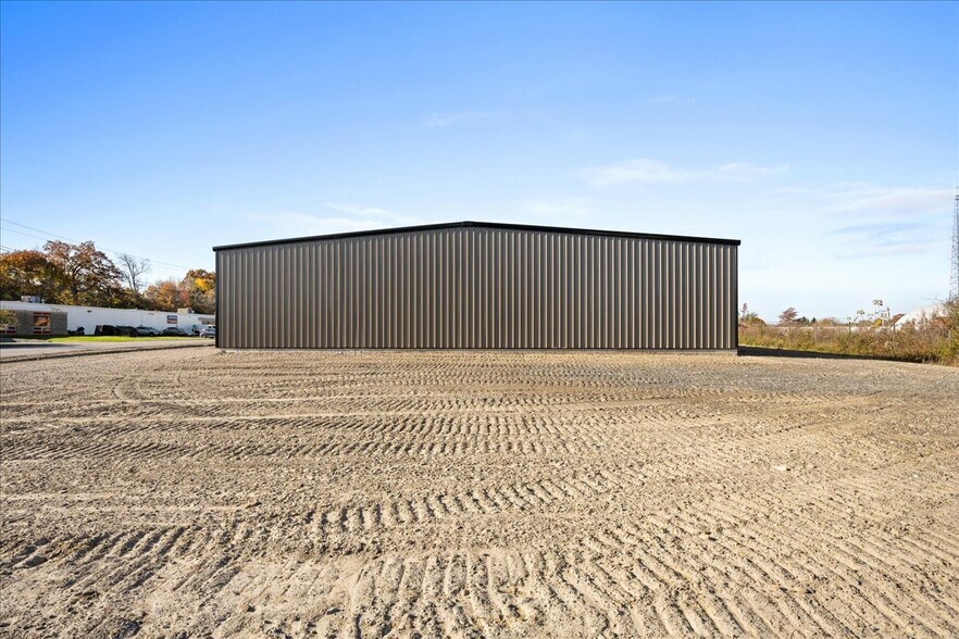 More Photos Of 15 Technology Dr, Auburn Warehouse For Lease