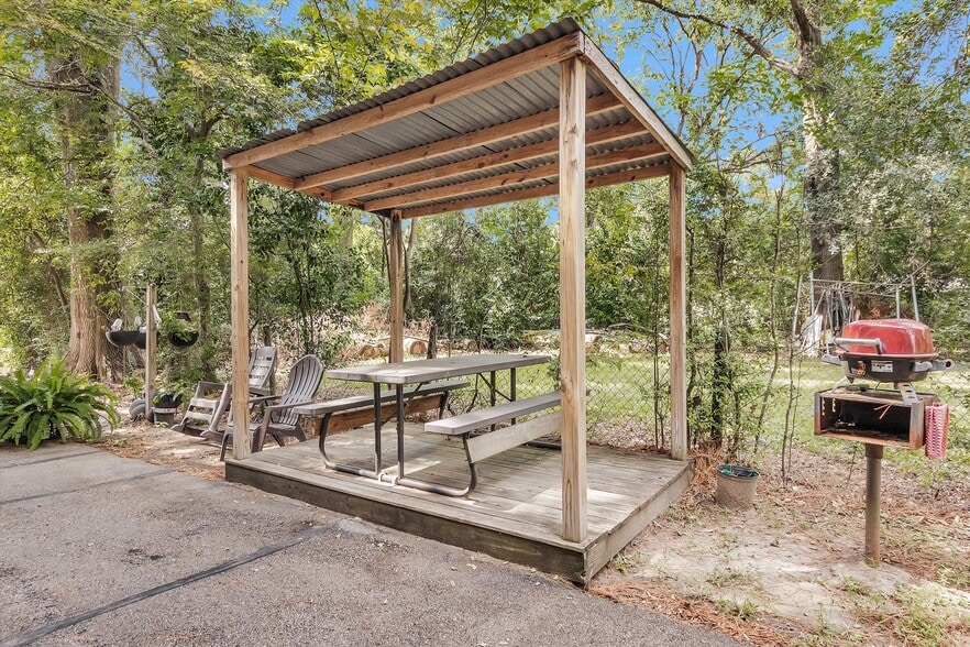 More Photos Of 1107 Palestine St, Conroe Apartments For Sale