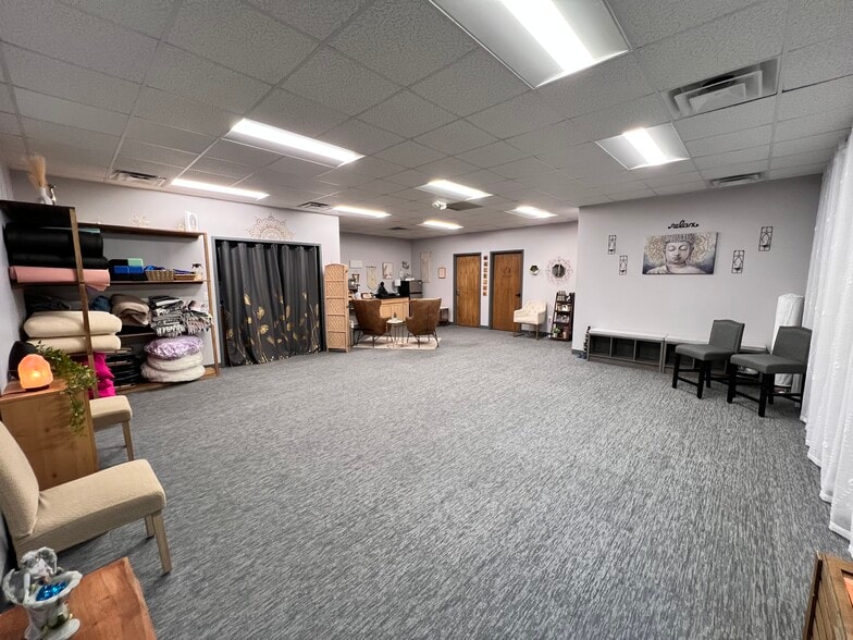 More Photos Of 1310 NW Vivion Rd, Kansas City Office For Lease