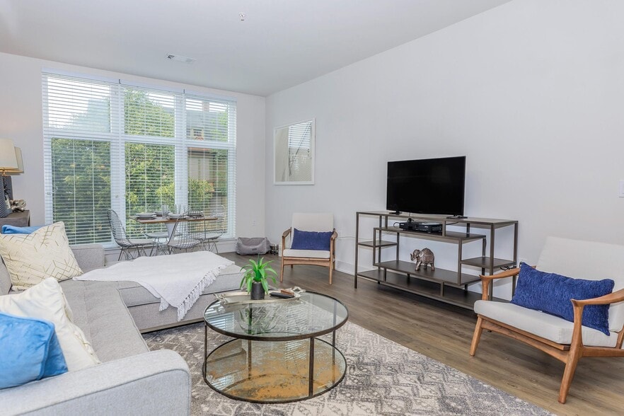 More Photos Of 515 West Ave, Norwalk Unknown For Lease