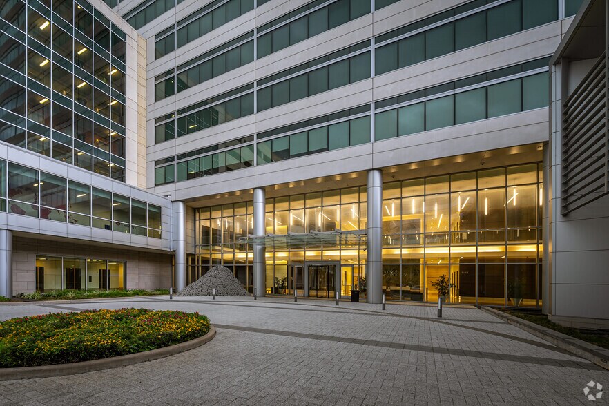 More Photos Of 1002 Noble Energy Way, Houston Office For Lease