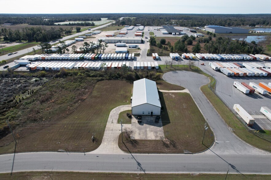 More Photos Of 6553 Lakes Industrial Pky, Lake Park Warehouse For Lease