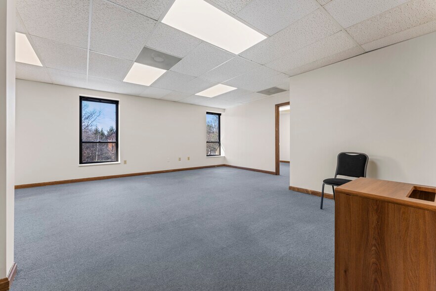 More Photos Of 600 Commerce Dr, Coraopolis Office Residential For Lease
