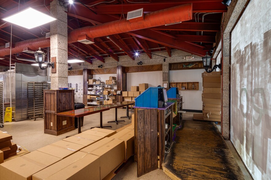 More Photos Of 702 Mall Blvd, Brunswick Supermarket For Sale