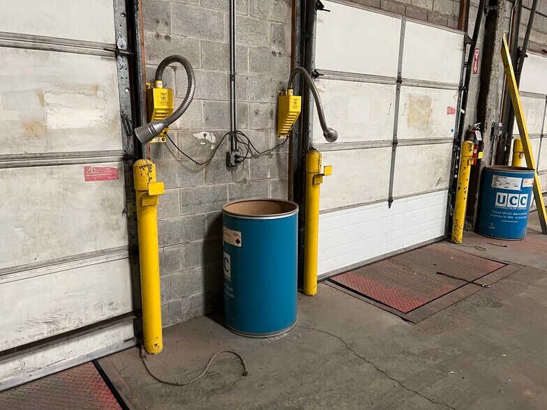 More Photos Of 12005 40,000 - 163,800 sf Available - Warren MI, Warren Distribution For Lease