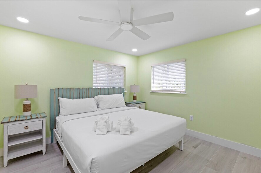 More Photos Of 706 Donax St, Sanibel Hotel For Sale