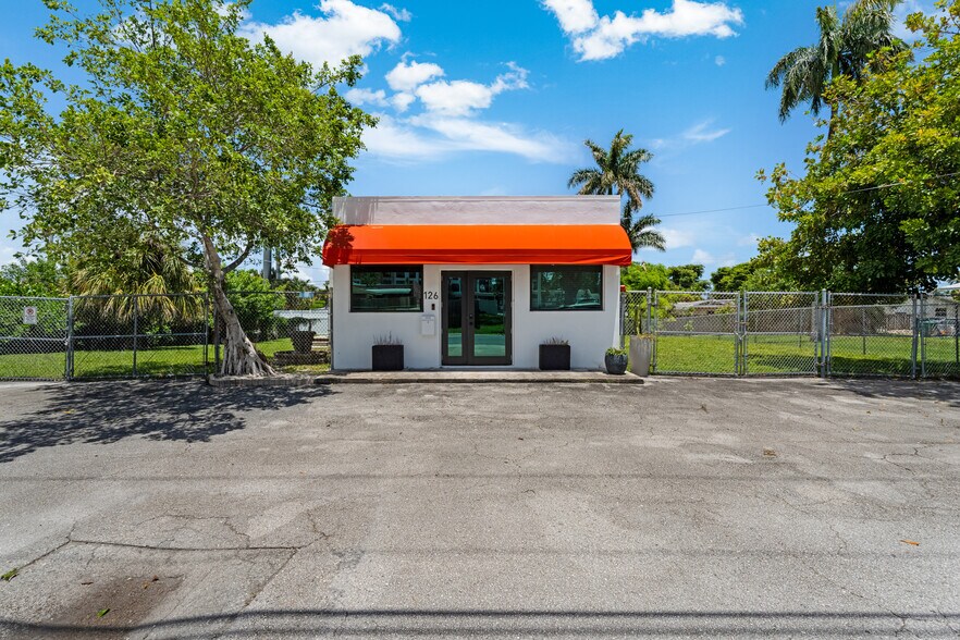 More Photos Of 126 NE 1st Ave, Dania Beach Office For Sale