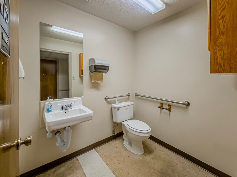 More Photos Of 2773 Marshall Dr, Tifton Warehouse For Sale