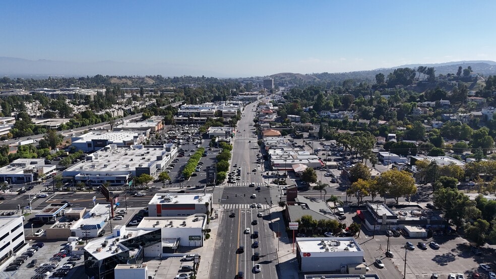 More Photos Of 21926 Costanso St, Woodland Hills Freestanding For Sale