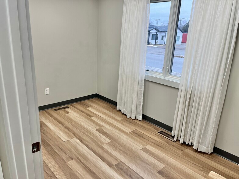 More Photos Of 308 S Scott St, Warsaw Office For Lease