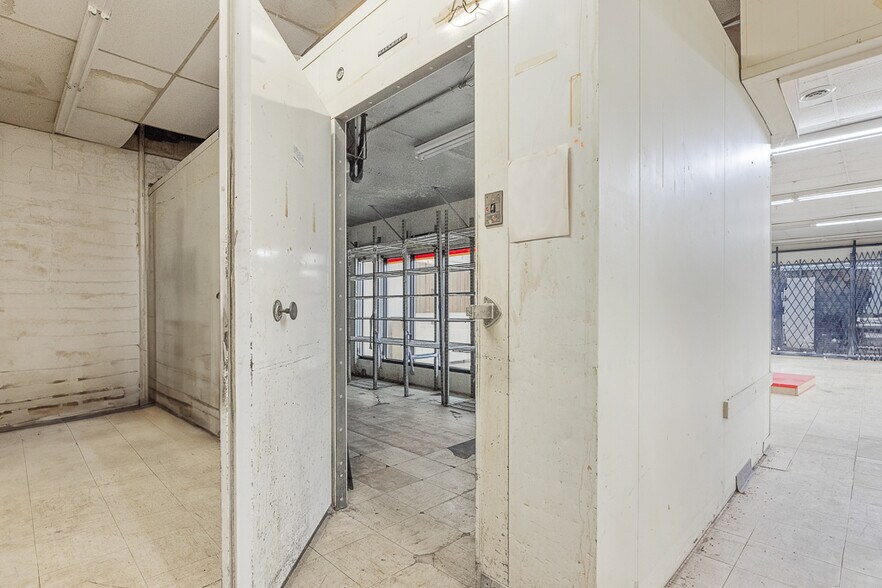 More Photos Of 7123 Lorain Ave, Cleveland Freestanding For Lease