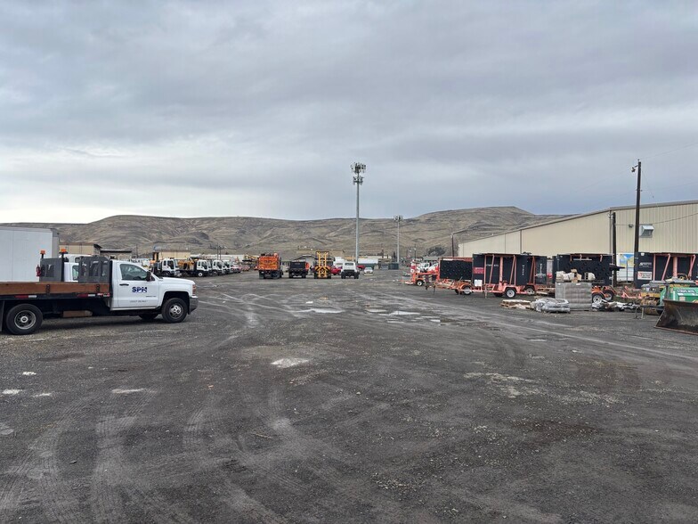 More Photos Of 2200 Industry Ln, Yakima Warehouse For Sale