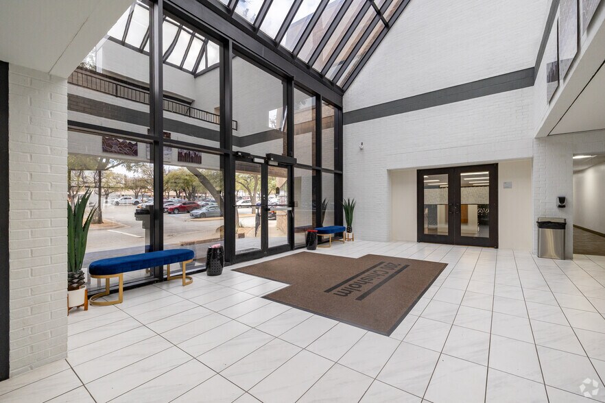 More Photos Of 200 Chisholm Pl, Plano Office For Sale