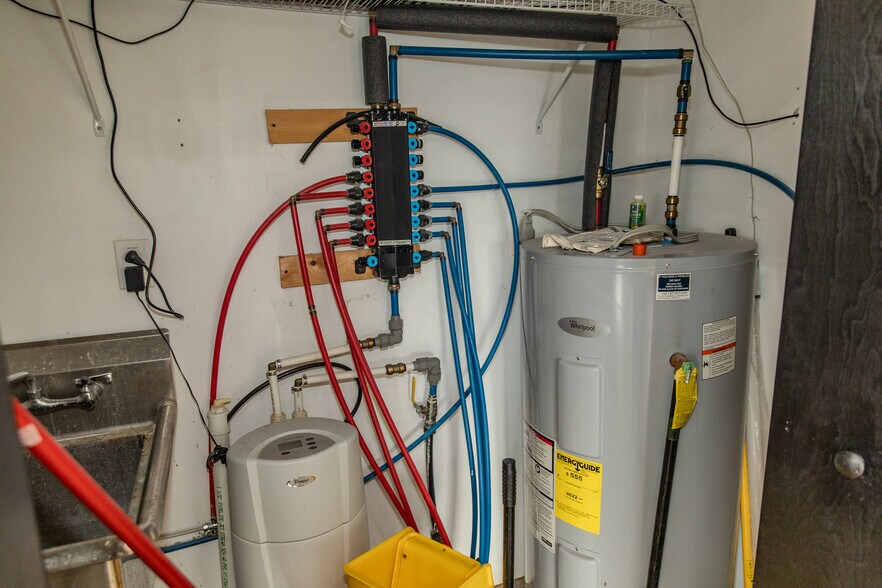 More Photos Of 1402 Bear St, Madison Specialty For Sale