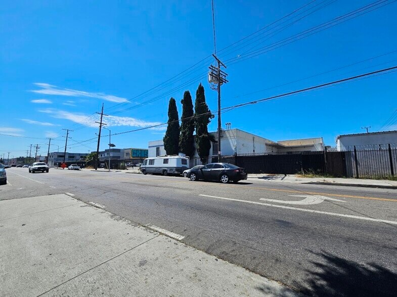More Photos Of 516 E Jefferson Blvd, Los Angeles Warehouse For Sale