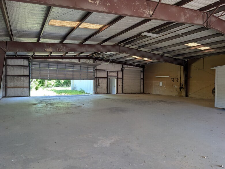 More Photos Of 2209 E Main St, Gatesville Service For Sale