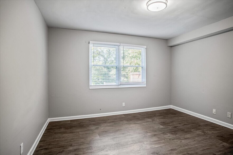 More Photos Of 126 Walton Ferry Rd, Hendersonville Apartments For Sale