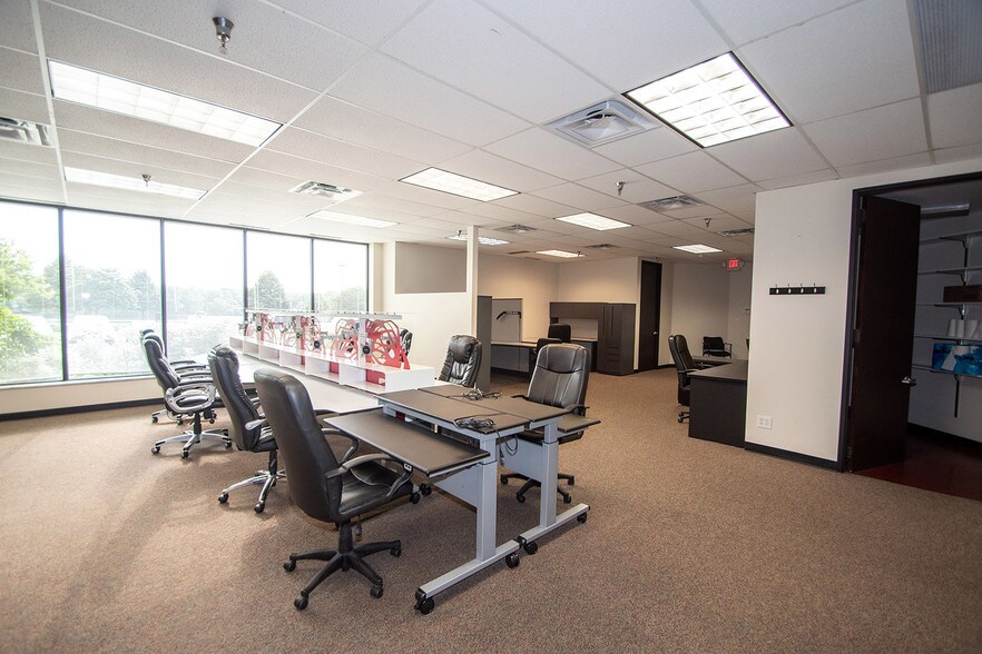 More Photos Of 9002 Purdue Rd, Indianapolis Office For Lease
