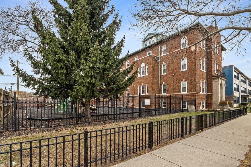More Photos Of 4925-4933 W Patterson Ave, Chicago Apartments For Sale