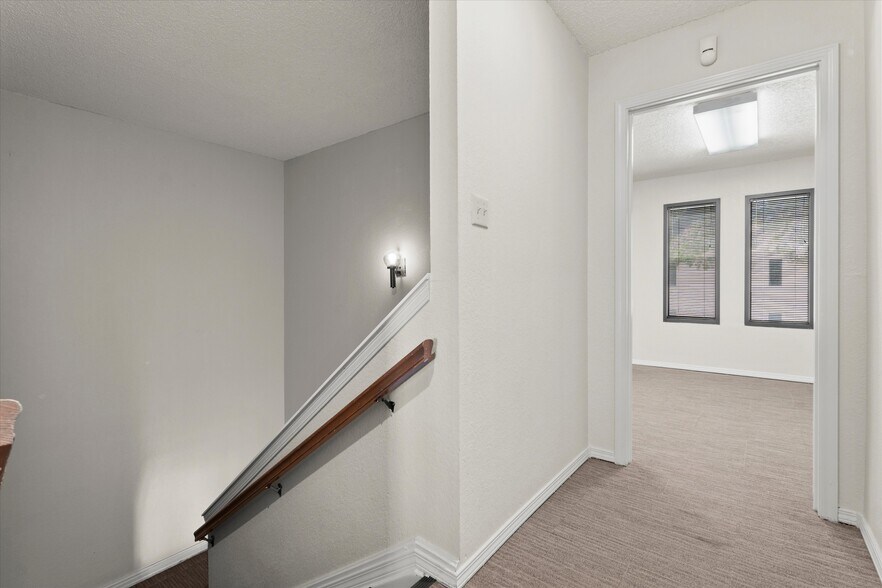 More Photos Of 8008 Slide Rd, Lubbock Office For Sale