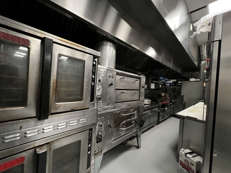 More Photos Of 1111-1113 N Country Rd, Stony Brook General Retail For Lease