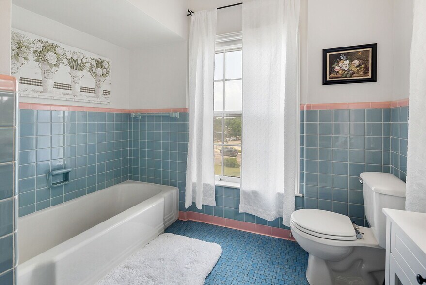 More Photos Of 1320 S Albert Pike Ave, Fort Smith Hospitality For Sale