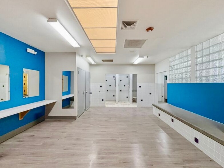 More Photos Of 145 Paragon Ln, El Paso General Retail For Sale