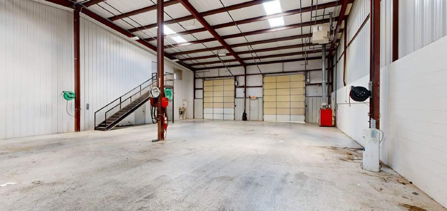 More Photos Of 1457A E Robinson Ave, Springdale Warehouse For Lease