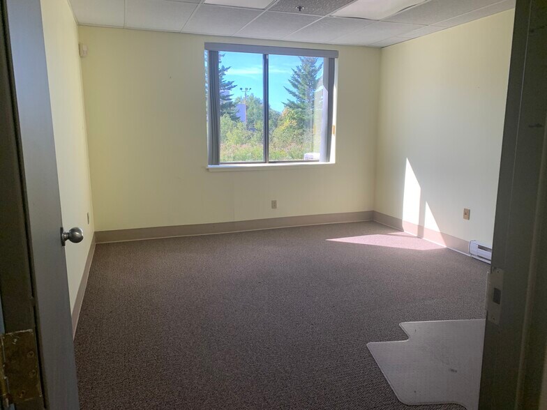 More Photos Of 32 Paint St, Port Hawkesbury Office For Lease