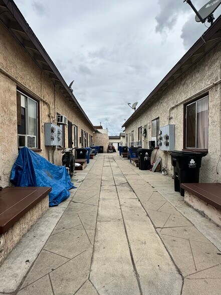 More Photos Of 1909 Johnston St, Los Angeles Apartments For Sale