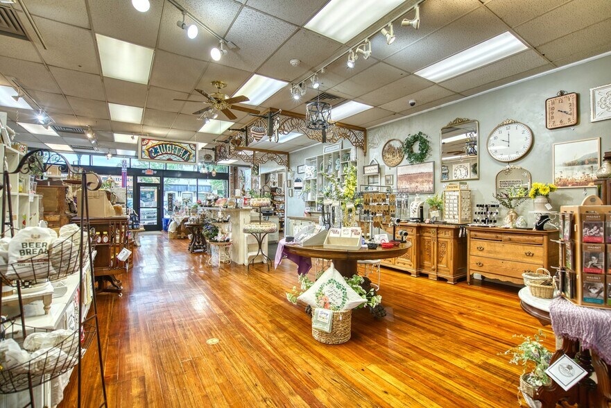 More Photos Of 426 Main St, Windsor Storefront Retail Residential For Sale