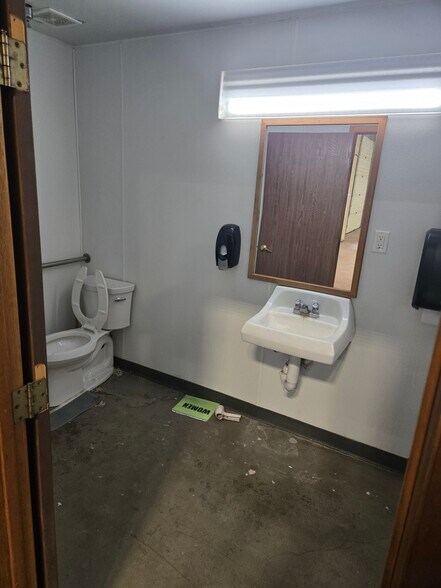 More Photos Of 1600 North Ave W, Missoula Warehouse For Lease