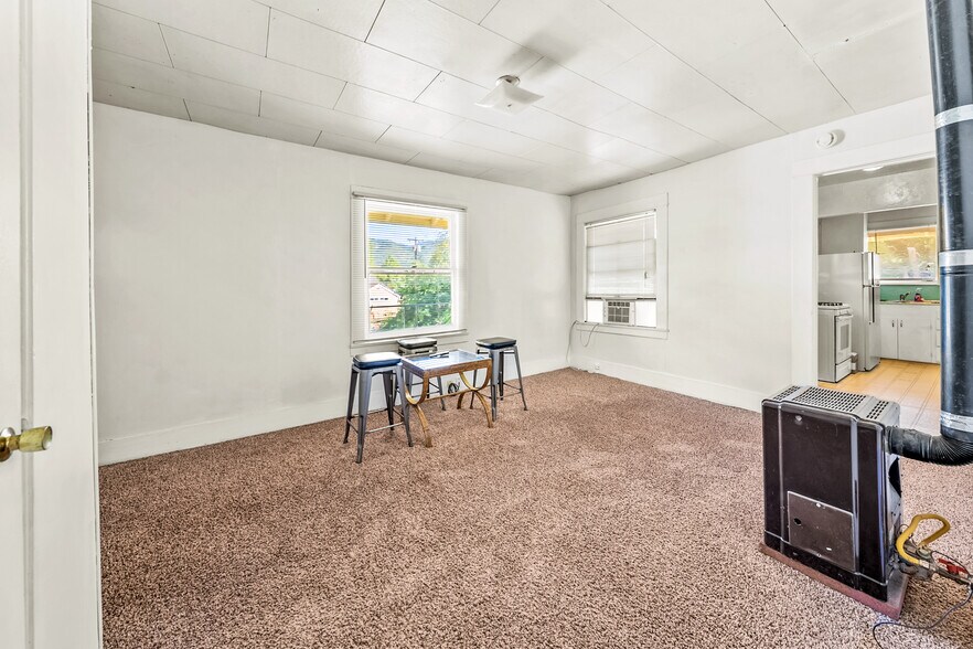 More Photos Of 807 NW 5th St, Grants Pass Apartments For Sale