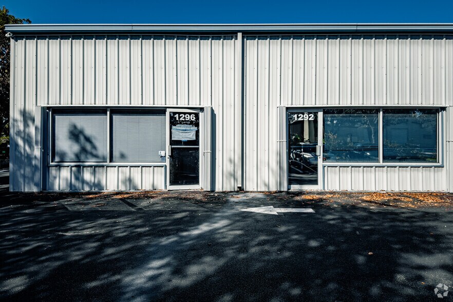 More Photos Of 1260-1296 SE Industrial Blvd, Port Saint Lucie Warehouse For Lease