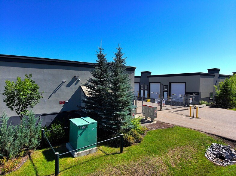 More Photos Of 9903 209 St NW, Edmonton Warehouse For Sale