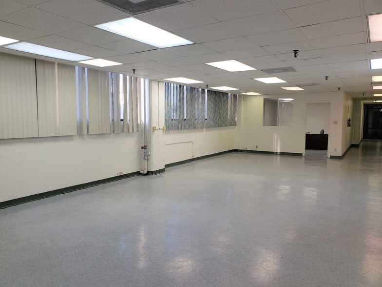 More Photos Of 4500 District Blvd, Vernon Manufacturing For Lease