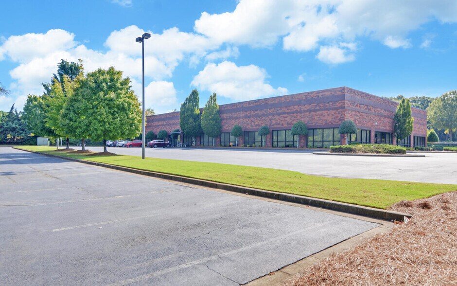 More Photos Of 4170 Tanners Creek Dr, Flowery Branch Office For Lease