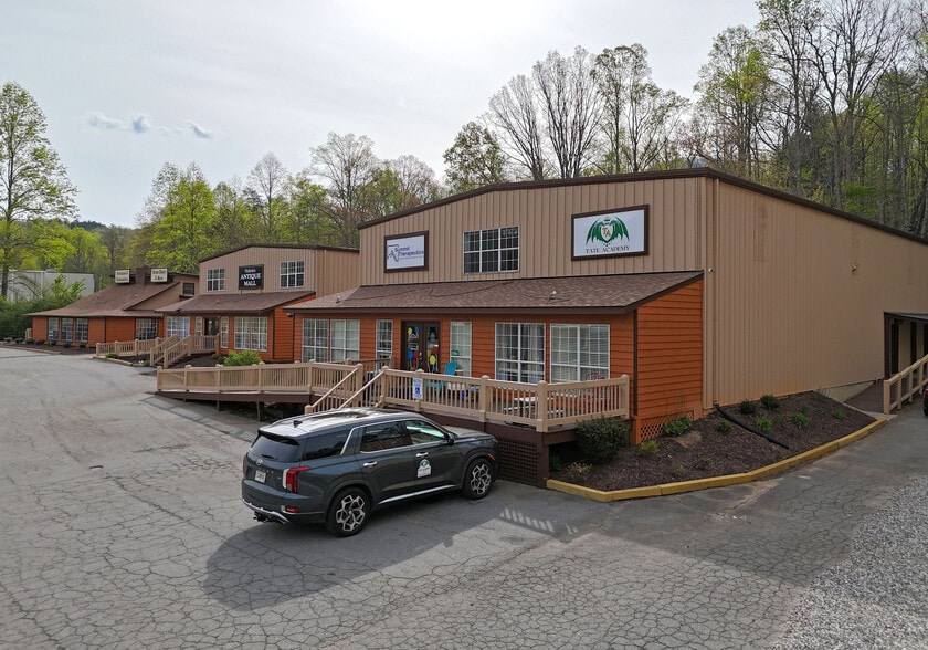 More Photos Of 3196 Highway 515 E, Blairsville Storefront For Lease