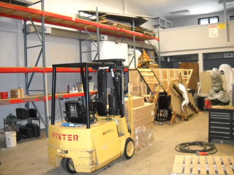 More Photos Of 1768 Storrs Rd, Mansfield Office For Lease