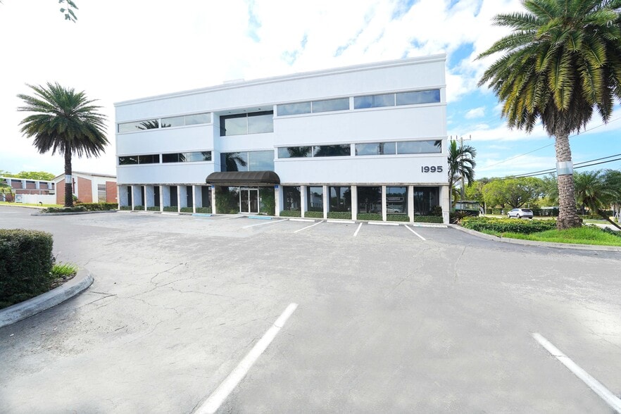 More Photos Of 1995 E Oakland Park Blvd, Fort Lauderdale Loft Creative Space For Lease