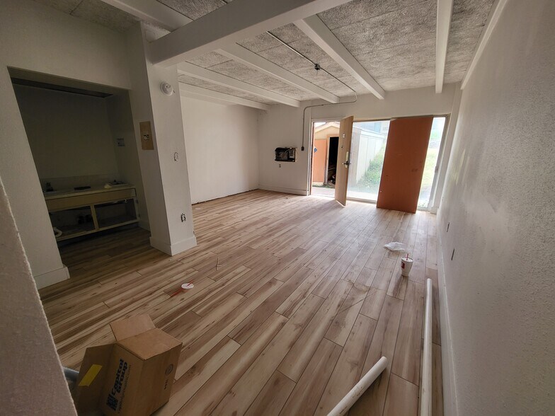 More Photos Of 7350 N Hanley Rd, Hazelwood Hotel For Sale